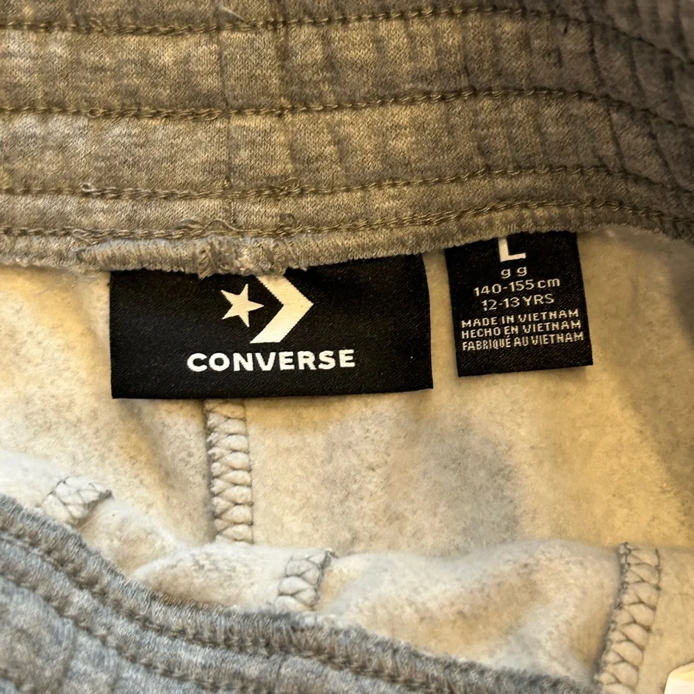Converse Chuck Taylor Girls Gray Fleece Lined Joggers. Girl’s L 12-13 years NWOT